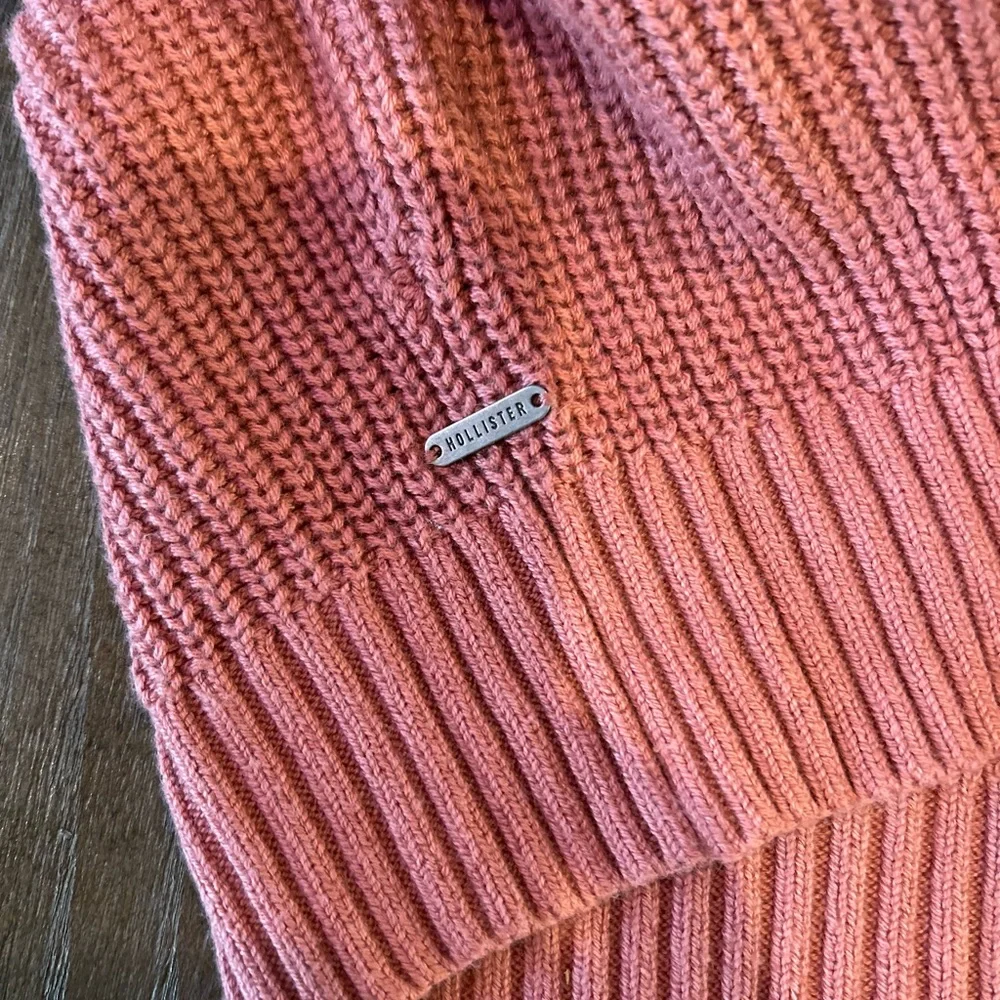 Hollister Coral V-Neck Sweater - Picture 3 of 4